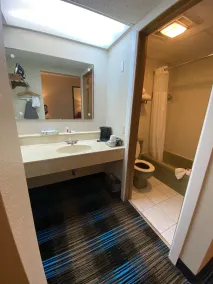 Days Inn & Suites by Wyndham St. Ignace Lakefront - Bad