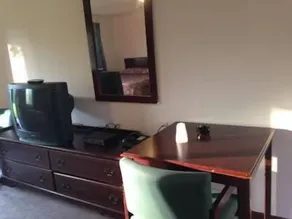 Colonial Village Motel - Living area