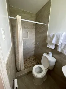 Shangri La Motel Ocala near Hwy 301 - Bathroom