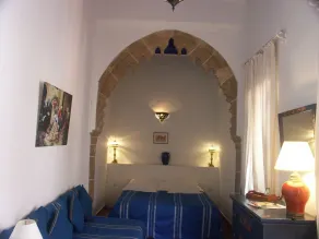 Dar Ness - Room