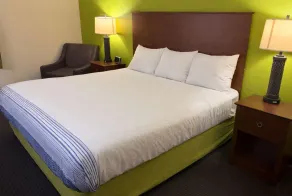 Coratel Plus Suites by Jasper Black River Falls - Zimmer