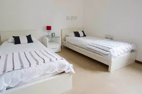 Superbe villa de lacs italiens avec vue sur le lac. UN BARBECUE. WIFI. Console de jeux Wii. - Chambre