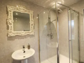 The Red - Baño