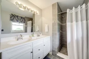 Centrally Located Brevard Home w/ Deck & Fire Pit! - Interiör