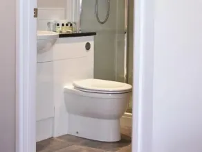 The Crown Inn Hotel - Bathroom