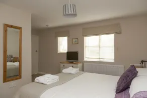 The Pines at Eastleigh - 3 Cottages - Room