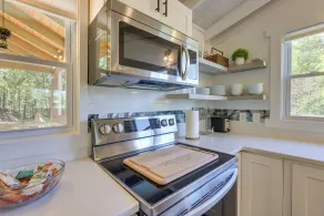 Private Hot Tub: Stunning Logan Martin Lake Home - Innenbereich