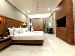 The Sky Imperial Hotel Kailash - Room