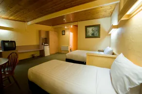 Strahan Village - Room