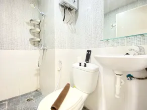 Modest 2Br Apartment At Jarrdin Cihampelas - Bathroom