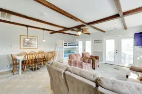 2BR Lakefront Getaway w/ Dock & Boat Launch - Intérieur