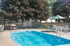 Port Lodge Motel - Pool
