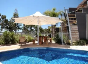 Majestic Oasis Apartments - Pool