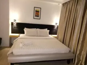 Dragonlink Suites - Room
