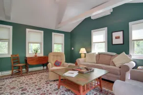 3 Mi to Beach & Town: Martha's Vineyard Home - Innenbereich