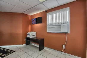 Motel 6-Windsor, ON - Hall