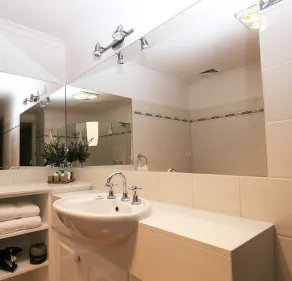 The Lawson Riverside Suites - Bathroom
