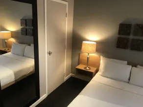 Touchstone Hotel - City Center - Chambre