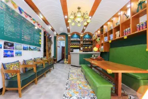 Edinburgh Hostel - Coffee bar - Western breakfast -Travel expert -Good location-English reception-Ticket service-Tourism planing-Laundry-Camara-Drone gopro - Resepsjon