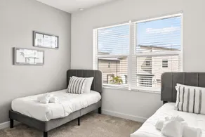 390 Strand Drive - Rom