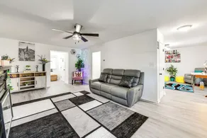 Richmond Home w/ Deck: 1 Mi to Richmond Raceway! - Interiør