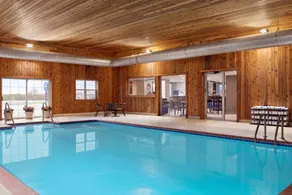 AmericInn by Wyndham Dodgeville - Piscina