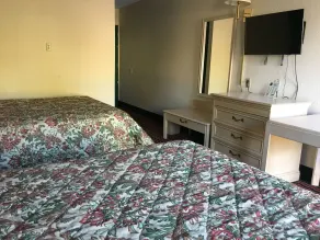 Richmond - Quality Quarters Inn - Room