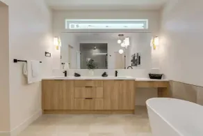 Luxuria Vibe Vogue 5 Bdrm near Lake - Bad