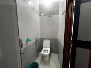 Shree Radha Vallabh Palace 800 m from Prem Mandir - Badezimmer