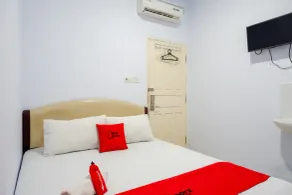 RedDoorz at Hotel Pantai Kamali Bravo Bau Bau - Chambre
