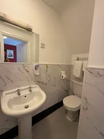 Maya Hotel - Bathroom