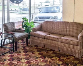 Economy Inn & Suites - Hall