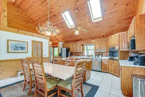 Hyco Lake Escape w/ Deck & Dock: Families Welcome! - Innenbereich