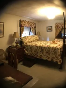 7 Gables Inn & Suites - Room