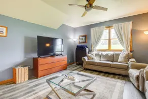 Cozy Algoma Retreat: Fireside Nights & Game Room - Interiör