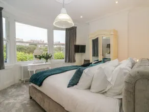 Cliffhanger House - Sleeps 16 Hot Tub, Sea Views - Zimmer