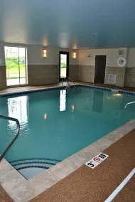 Holiday Inn Express Salem by IHG - Pool