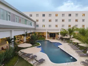 Royal Beach Hotel Punta Cana, A JdV by Hyatt - Piscina