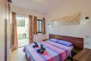 Blue Harbour 2 bedroom Seafront Apartments with large terrace with spectacular sea views - by Getawaysmalta - Værelse