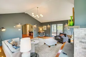 Home w Fire Pit Near Downtown Hudson Skiing - Interior