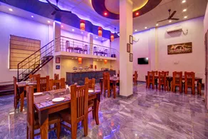 Gracious by Vishesh Hotels & Home Stay - Restaurant