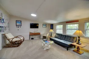 Satellite Beach 'sunshine House' w/ Hot Tub! - Area soggiorno