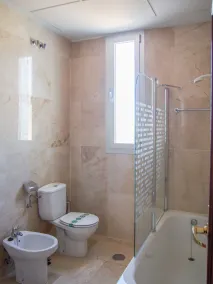 Embalse De Orellana - Baño