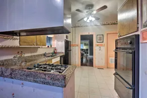 2 Mi to Reading Pagoda: Spacious Home w/ Deck! - Innvendig