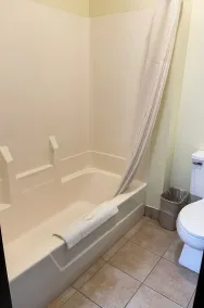 Hudson Inn & Suites - Baño