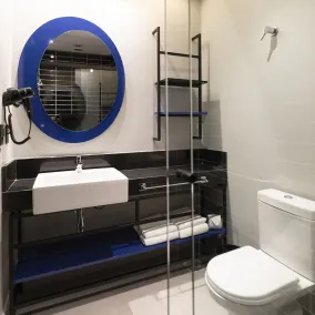 Tru By Hilton Criciúma - Bathroom