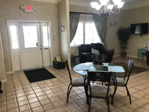 The Tompkinsville Inn - Lobby