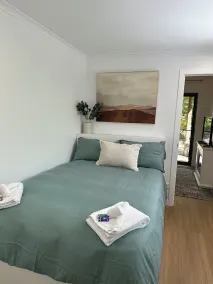 Hunchy Hideaway - Room
