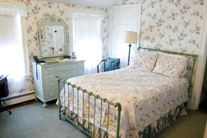The Coolidge Corner Guest House: A Brookline Bed and Breakfast - Chambre