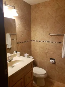 Rib Mountain Inn - Badezimmer